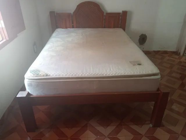 Vendo Cama de casal + colchão de casal