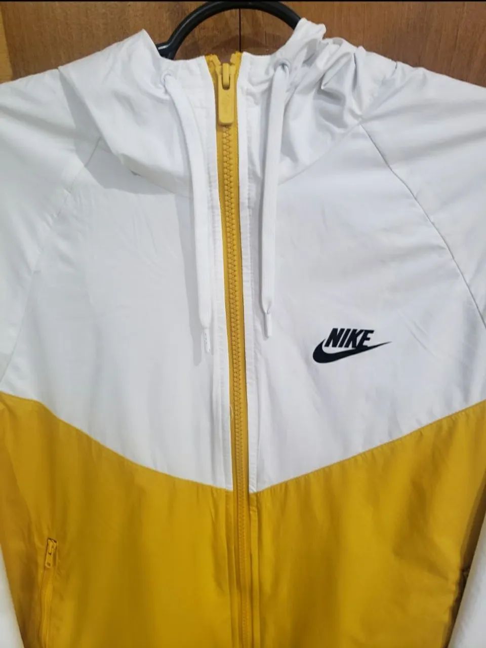 Jaqueta Nike Windrunner Amarela e Branca - Foto 2