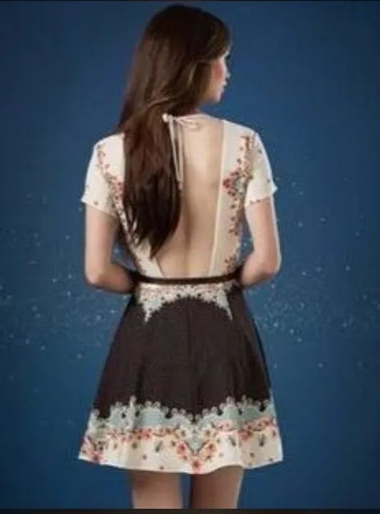 vestido antix virgem tamanho m. em crepe . forrado sem avarias.  não acompanha cinto. - Foto 2