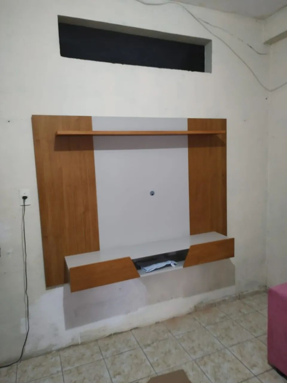 Painel para TV de até 72 Polegadas Santiago Cinamomo/Off White - Montagem Por Nossa Conta