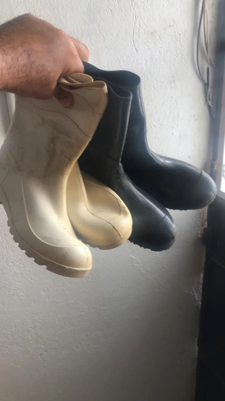 Vendo 2 botas nunca usadas - Foto 2