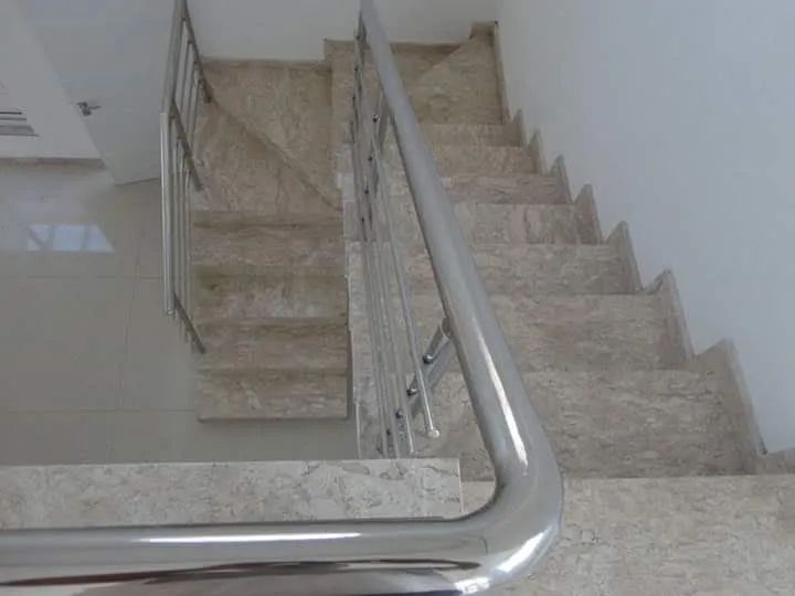 Bancadas lavatórios Soleiras e Escadas em Mármore e Granito  - Foto 2