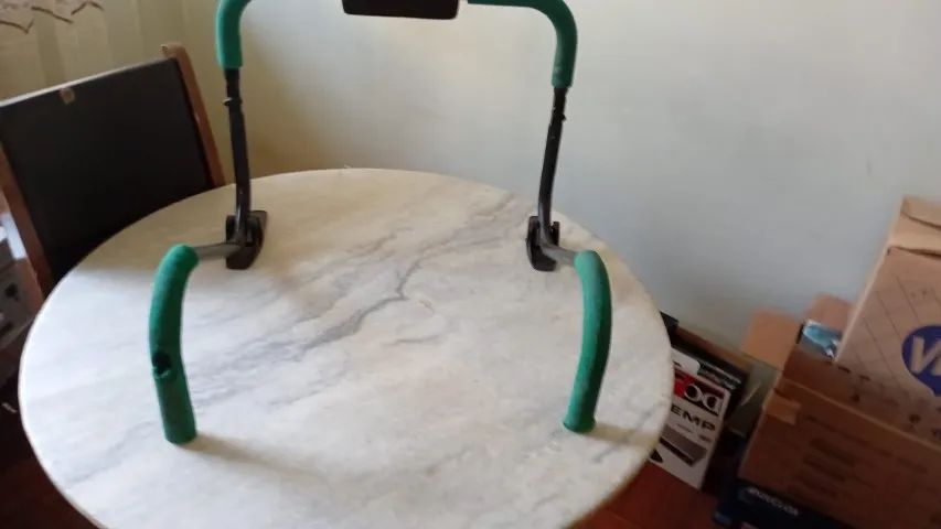 Equipamento para fazer exercícios abdominais funcionando perfeitamente