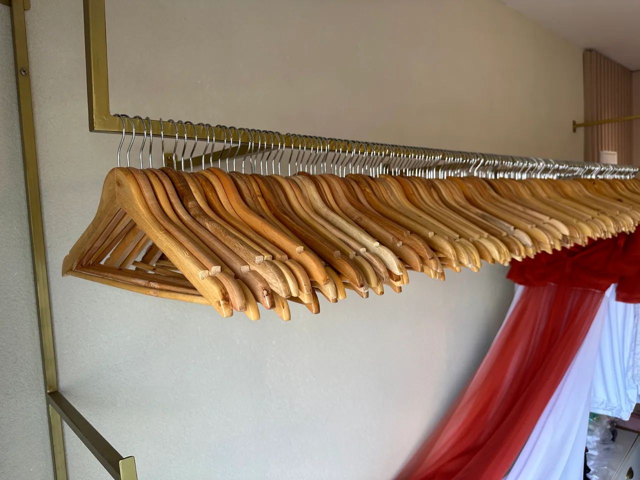 100 Cabides de roupa em madeira - Foto 2