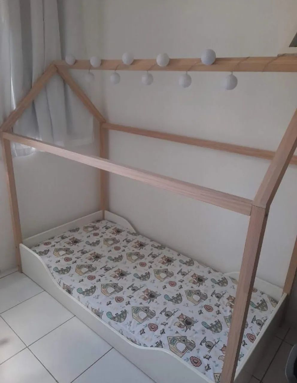 Cama montessoriana infantil com colchão Ortobom e luzes<br>