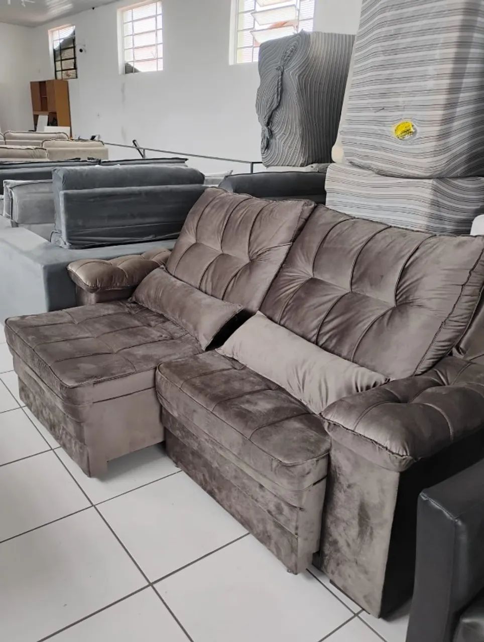 Sofá Retrátil Tóquio 4 Lugares Bege Castor - Foto 2