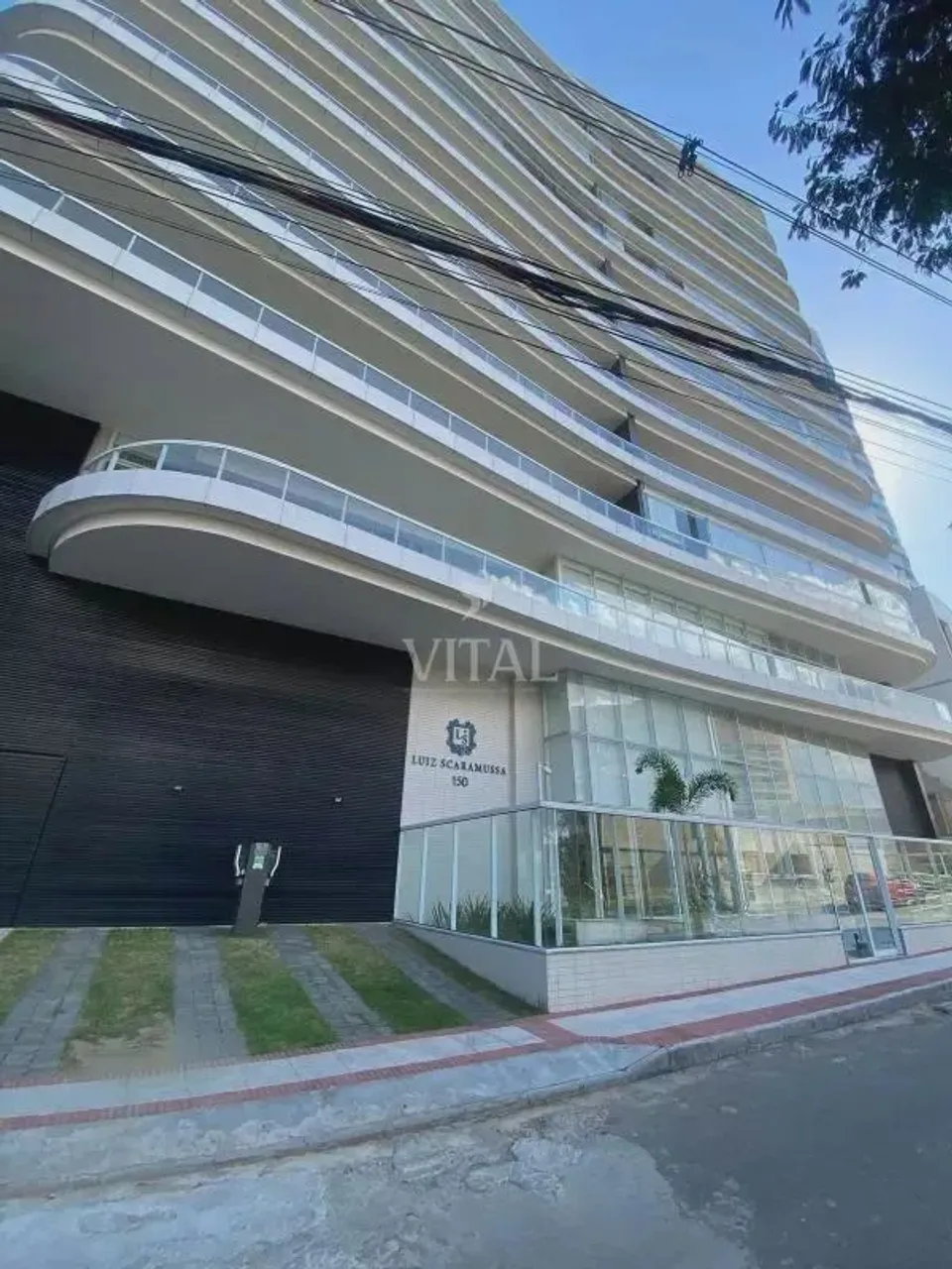 Imóvel para aluguel possui 250 metros quadrados com 4 quartos