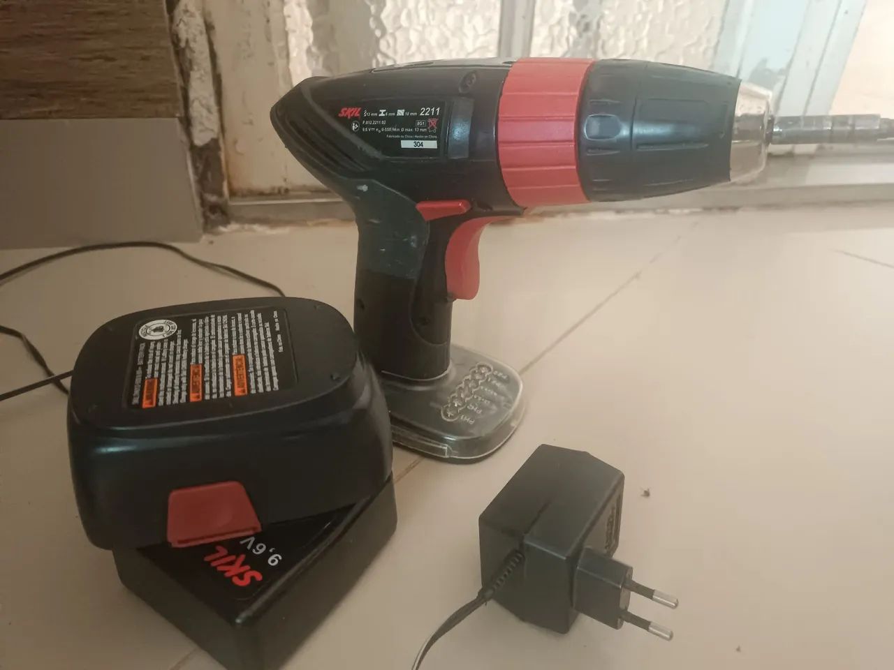 Furadeira e Parafusadeira Skil 9.6 V com as brocas funciona e sem garantia ok! - Foto 4