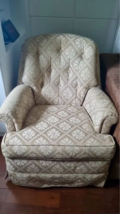 Poltrona de Luxo em Estilo Clássico - reclinável e giratória 