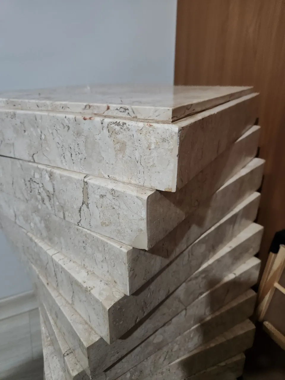Base de mesa em Travertino