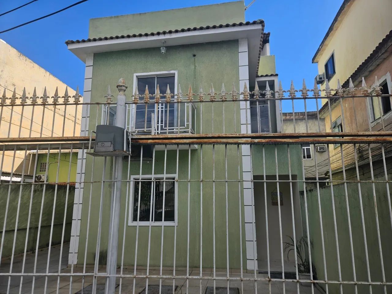 Linda casa em Condomínio - Irajá 