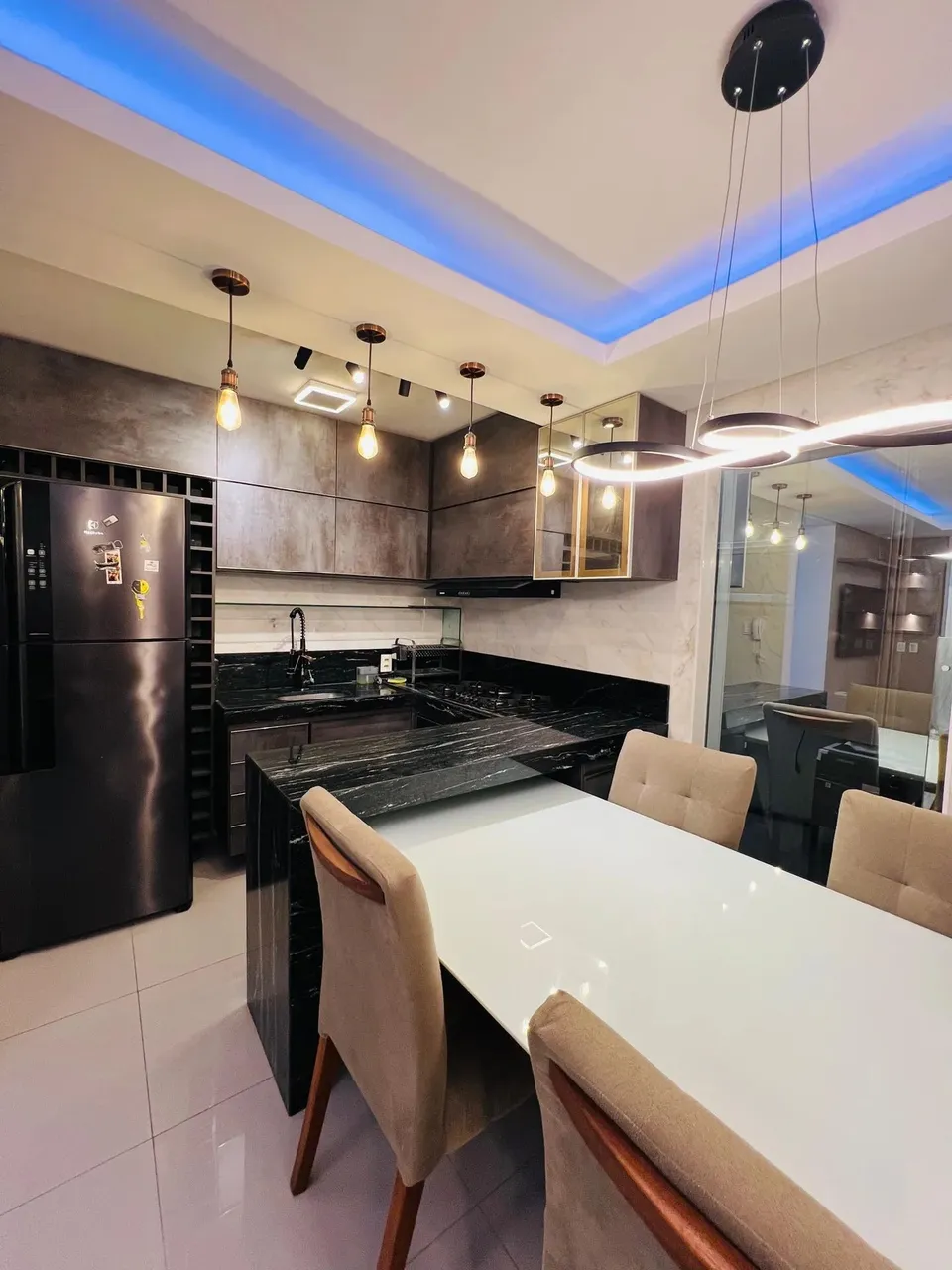 APARTAMENTO MOBILIADO NO CALHAU COM 2 QUARTOS