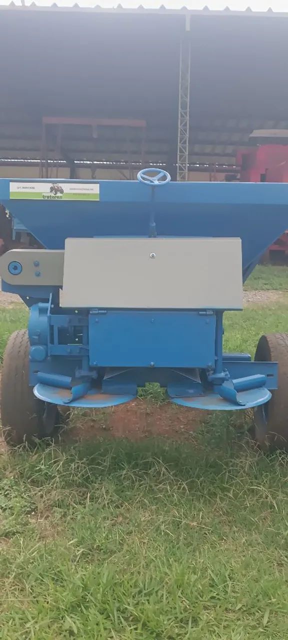Carreta Distribuidora de calcáreo e Adubo - Foto 3