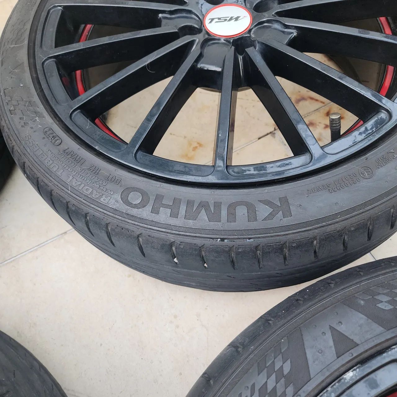 Jogo de pneus com as rodas aro 17  - Foto 3