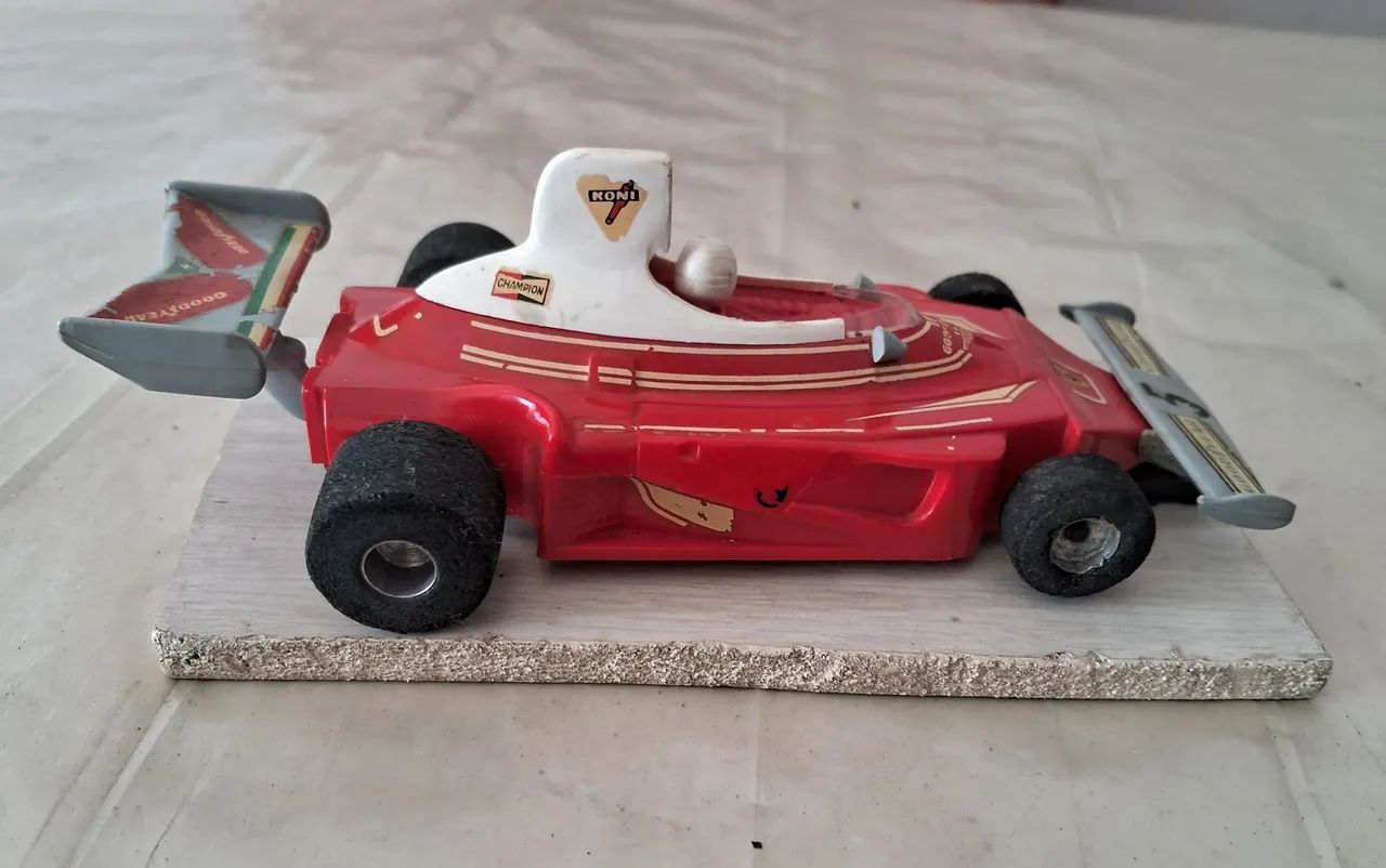 Vendo carro de autorama estrela Ferrari década de 70 - Foto 2