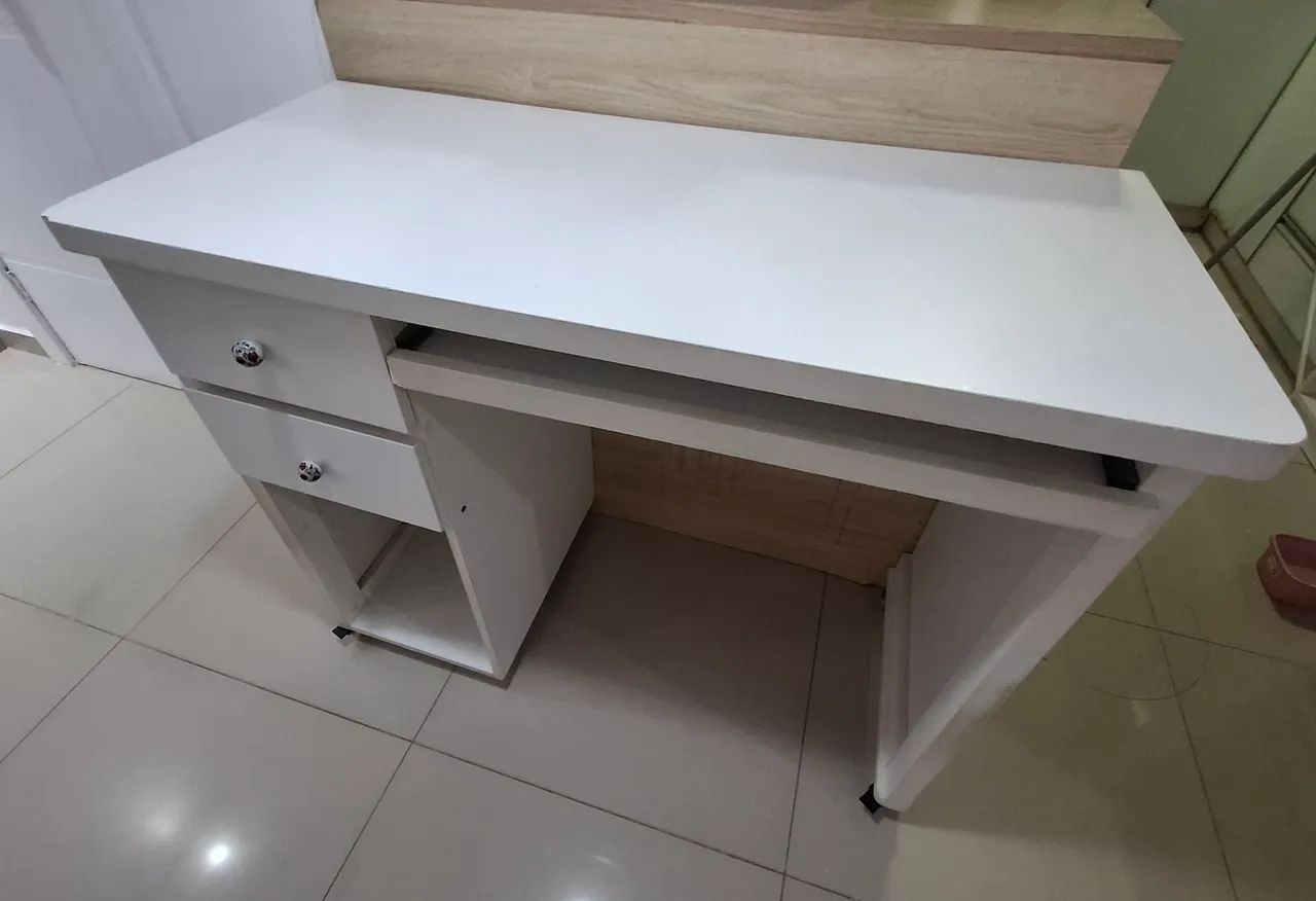 ESCRIVANINHA USADA. ÓTIMO ESTADO.