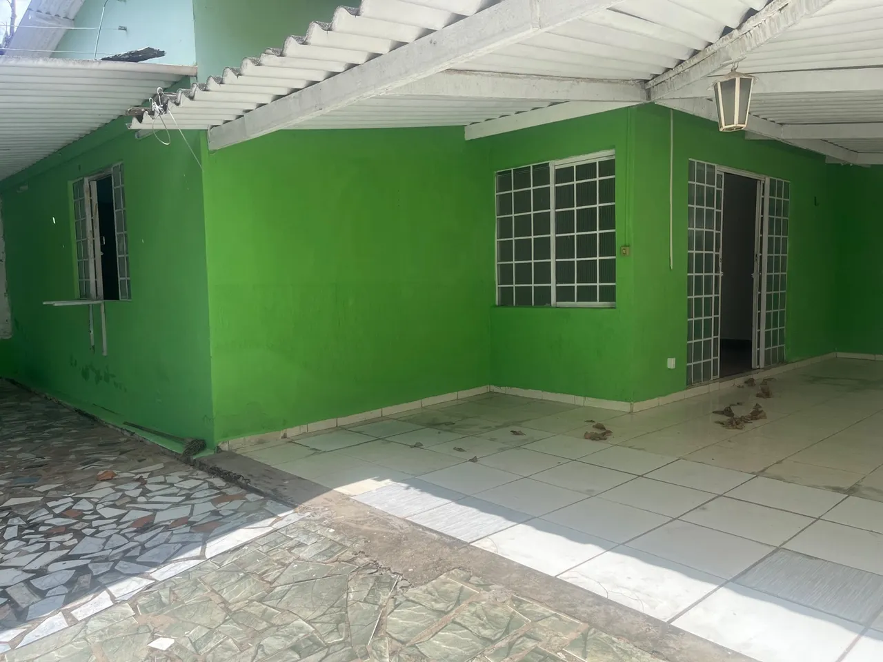 Casa em área comercial, rua Minas Gerais