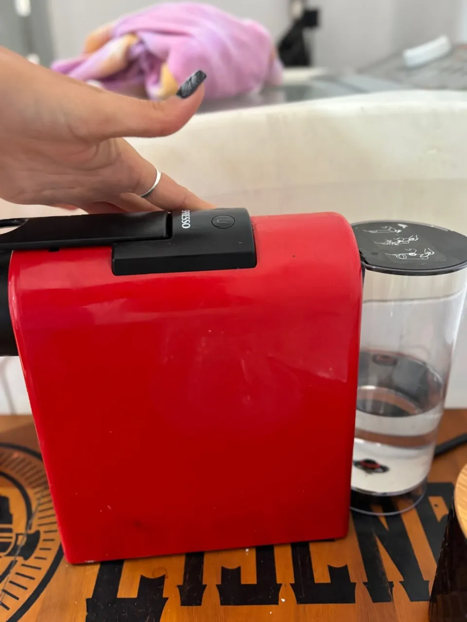 Cafeteira Nespresso Vermelha - Pronta para uso!
