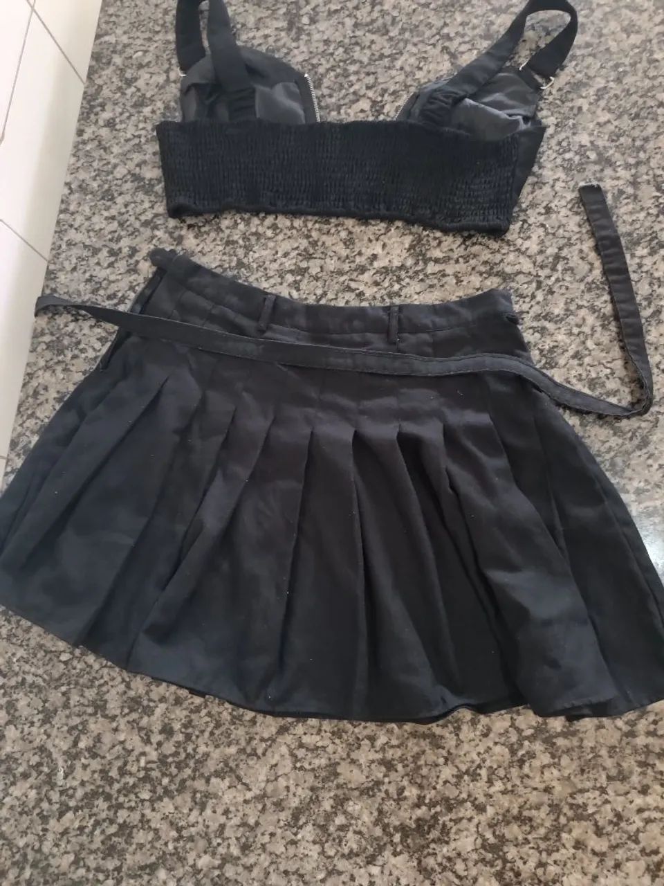 Conjunto Top com Saia frisada e cinto - Foto 3