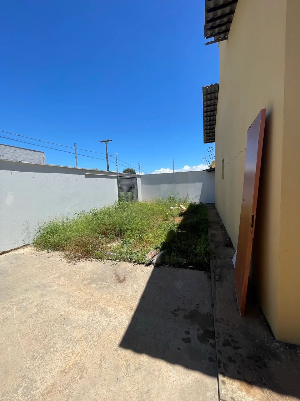 Vendo casa com 02 quartos de frente o terminal de ônibus  - Foto 4
