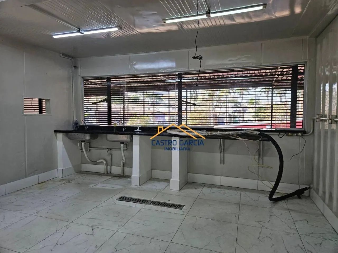 Salão para alugar, com 235 m² de área útil no bairro Vila Medon - Americana/SP - Foto 11
