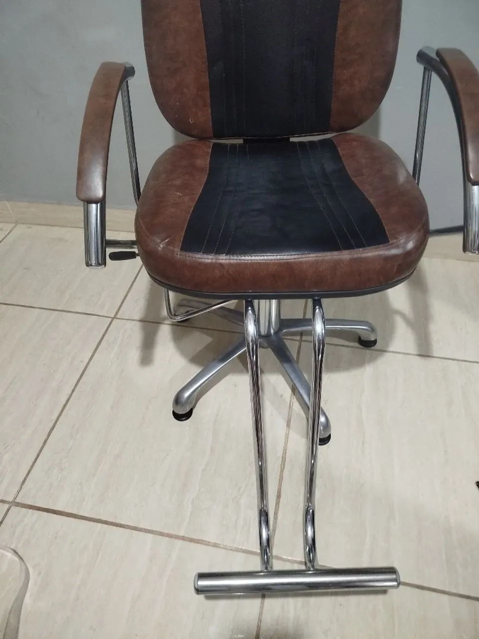 Cadeira de barbearia bom estado  - Foto 2