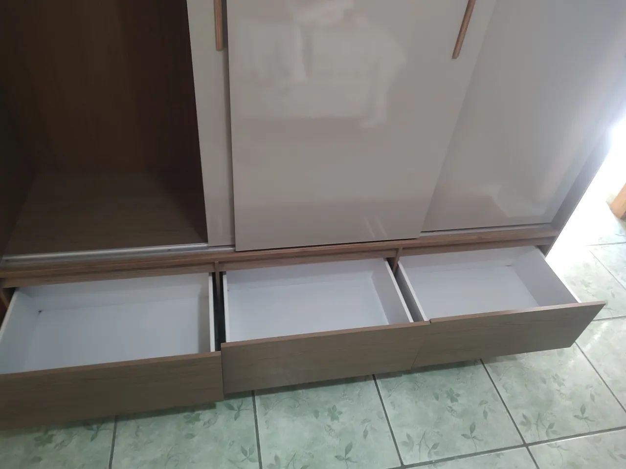 Guarda roupa 3 portas perfeito estado - Foto 5