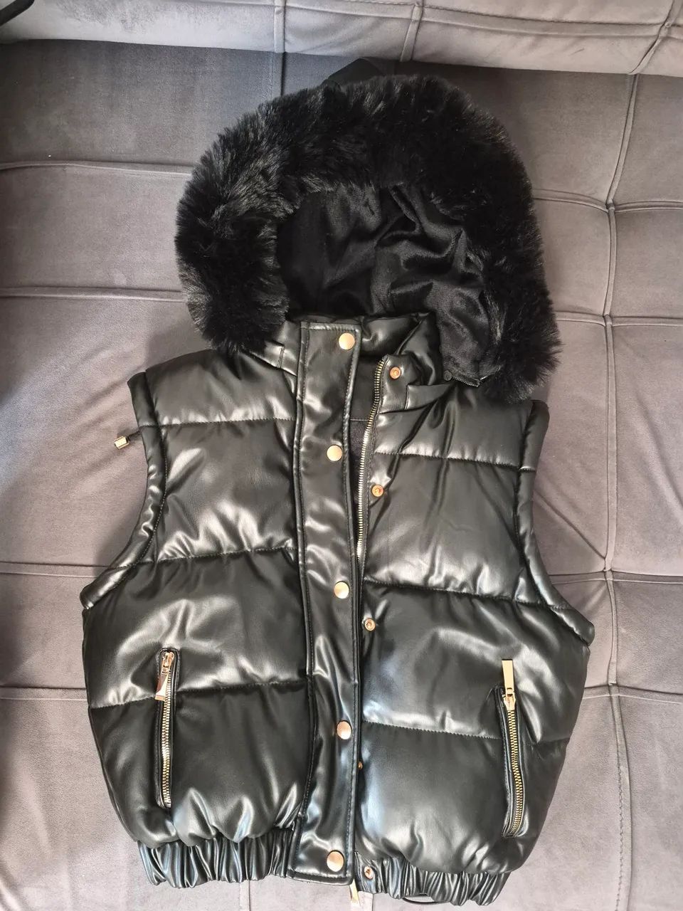 Colete couro com capuz feminino 