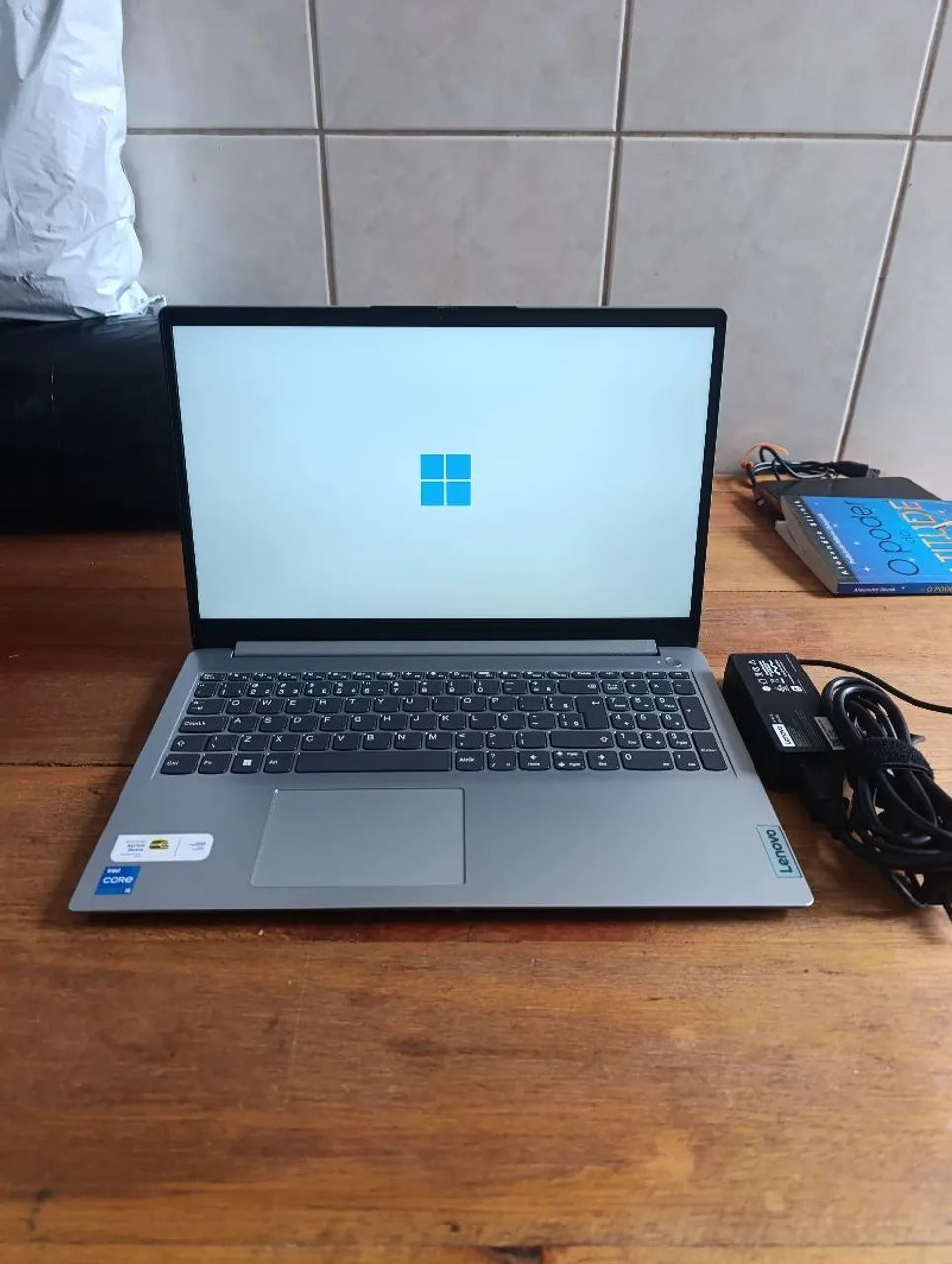 Notebook Lenovo IdeaPad 1i - 512SSD/8GB i5 com carregador original
