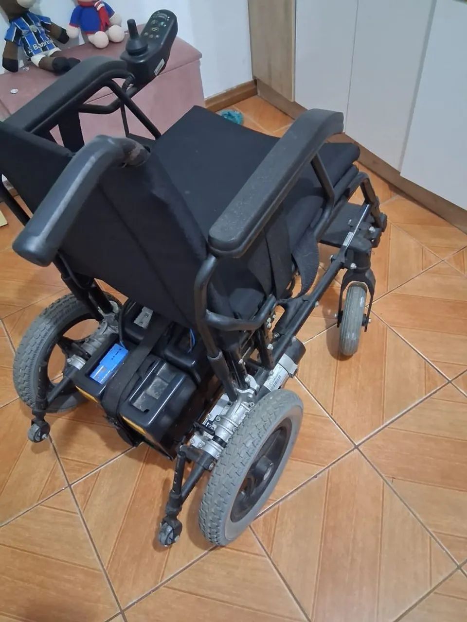 Doação de  cadeira paga somente a bateria que é a nova - Foto 3