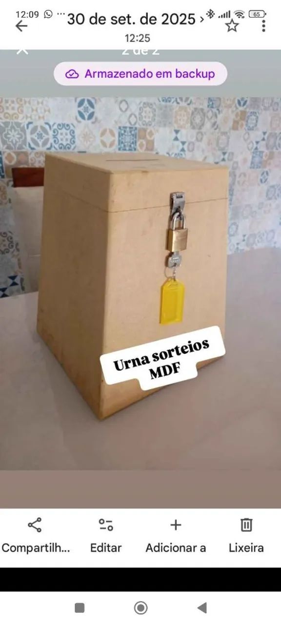 Urna para sorteios em MDF.