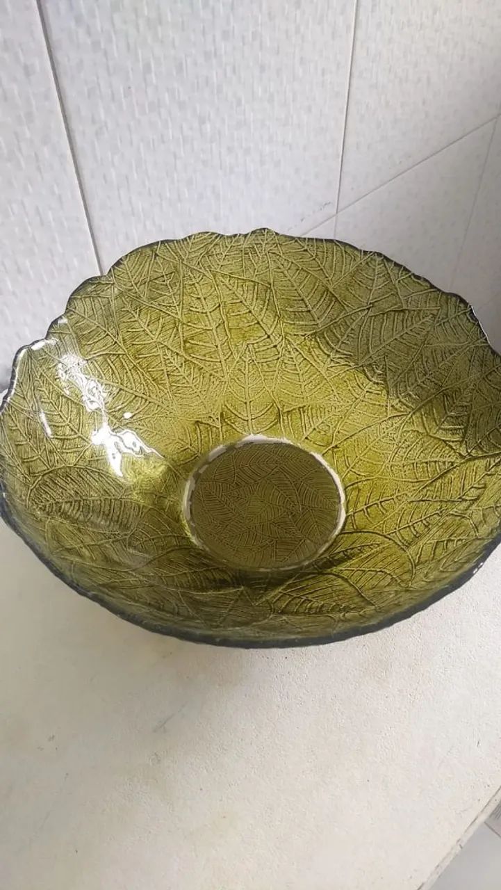 Tigela   de vidro colorida pra saladas 