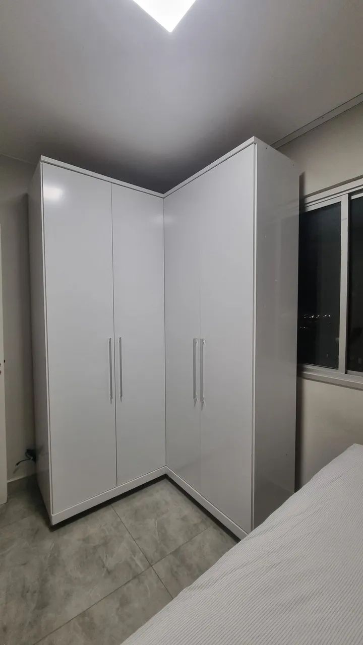 Guarda-roupa em L