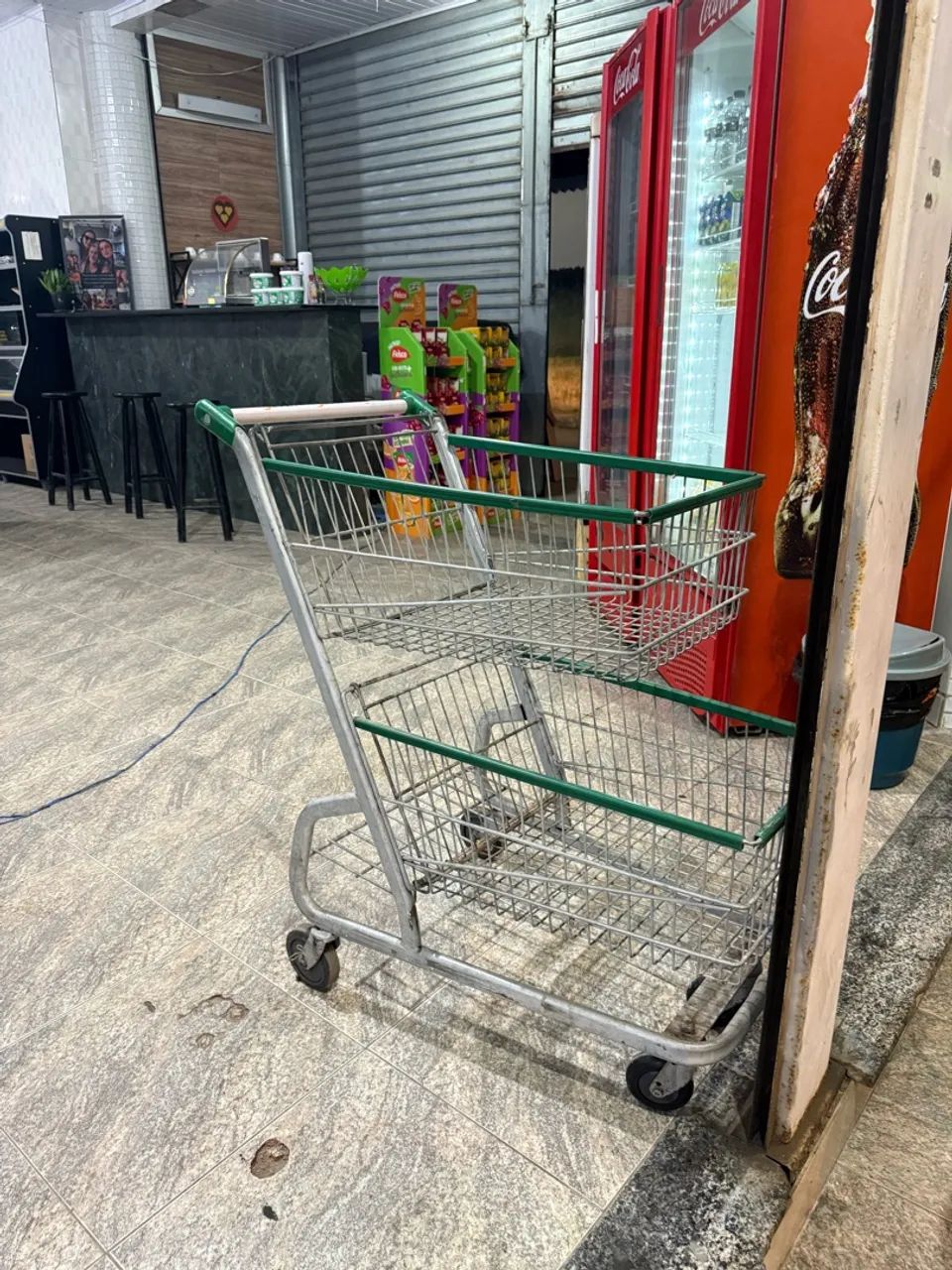 Carrinho de supermercado seminova 