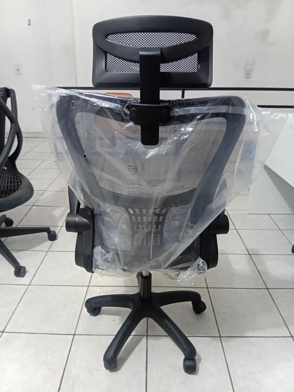Cadeira giratória de tela mesh  - Foto 4
