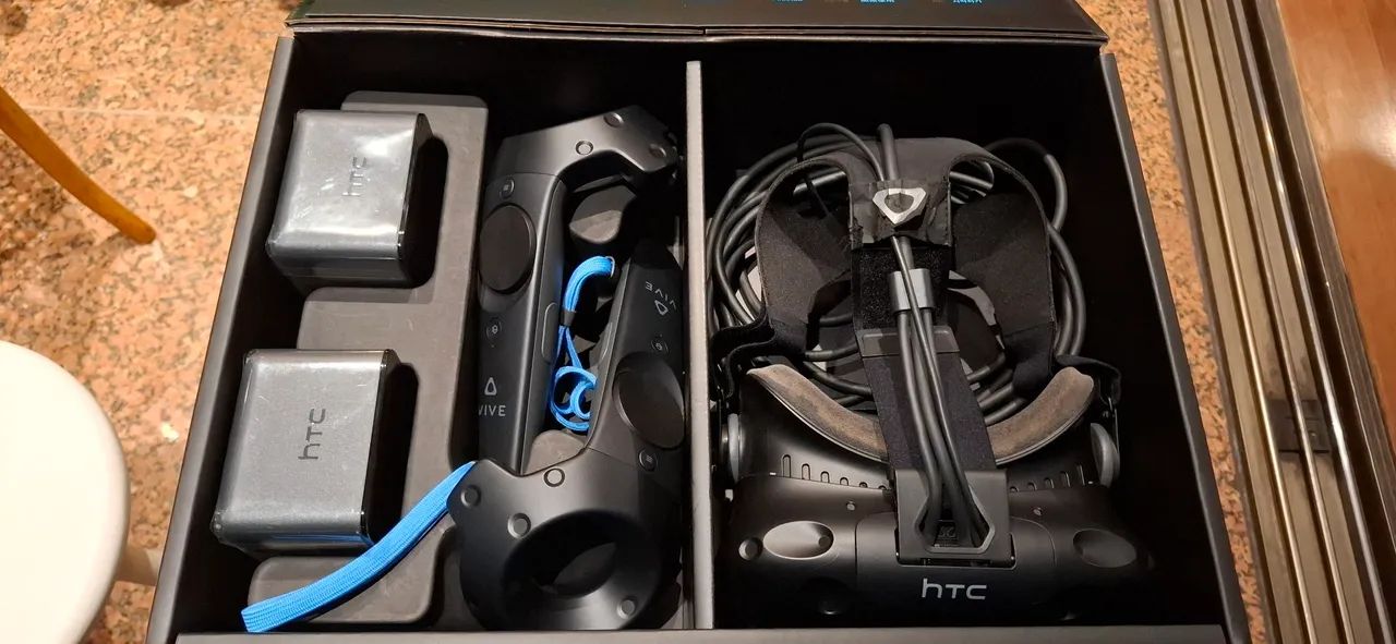 Óculos VR HTC VIVE completo com caixa e controles
