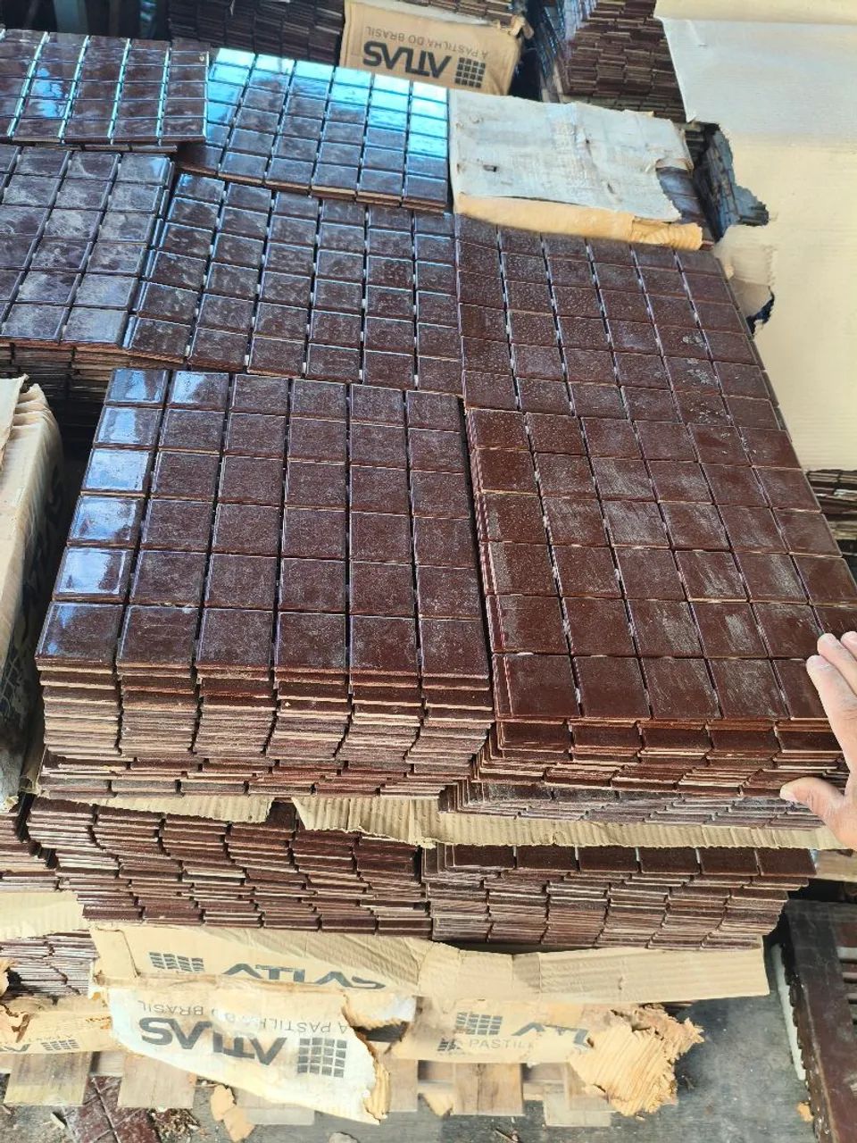 Atlas mosaic tile in coffee color, 5x5 cm, 200 meters, R$60.00 per meter