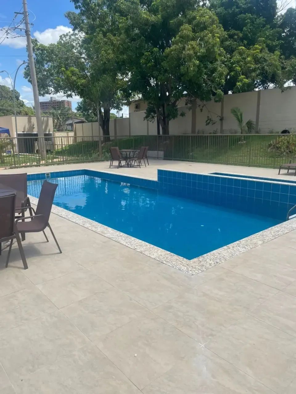 ALUGO APARTAMENTO NO CONDOMÍNIO CHAPADA CESARI