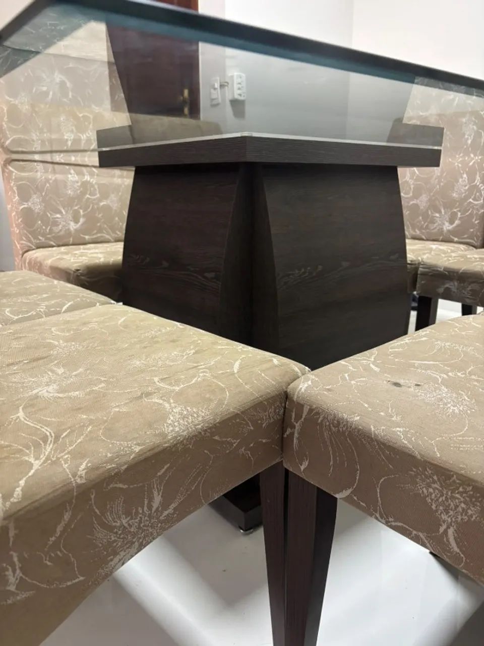 Mesa de jantar quadrada de vidro com 8 cadeiras - Foto 2