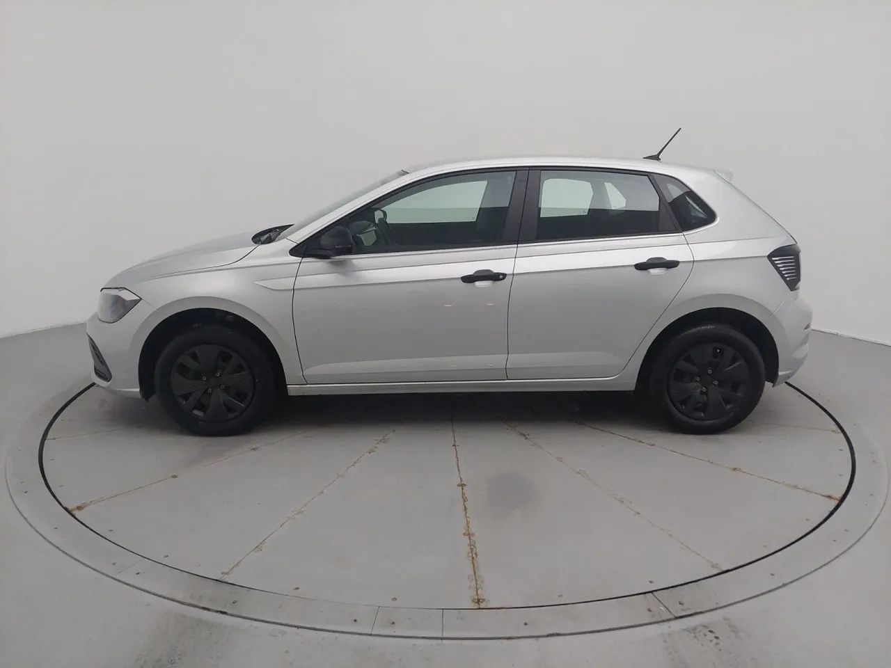 Volkswagen Polo Track 1.0 Flex 12V 5p, foto 2 de 18