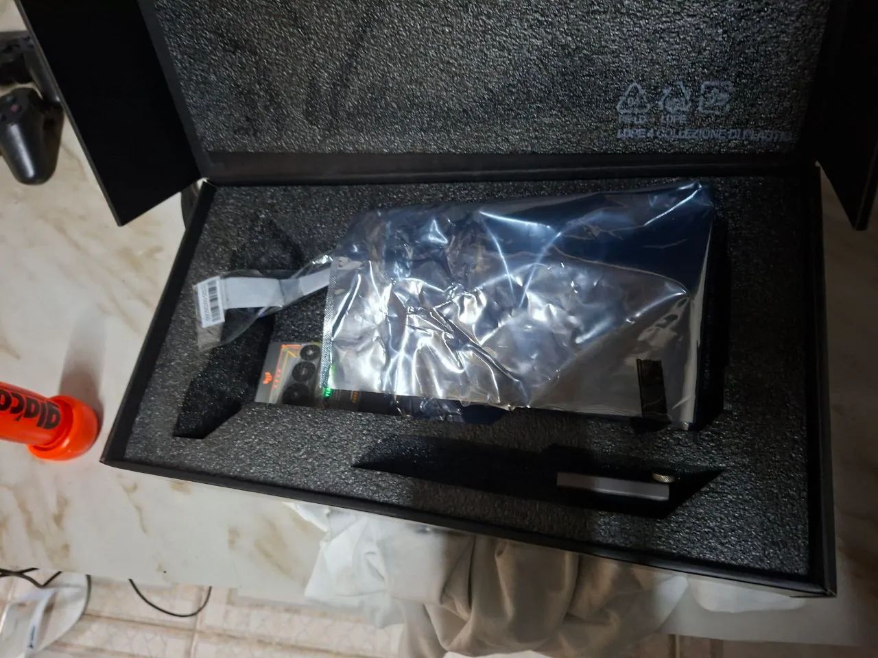 4060ti 8gb 3 fans asus  - Foto 4