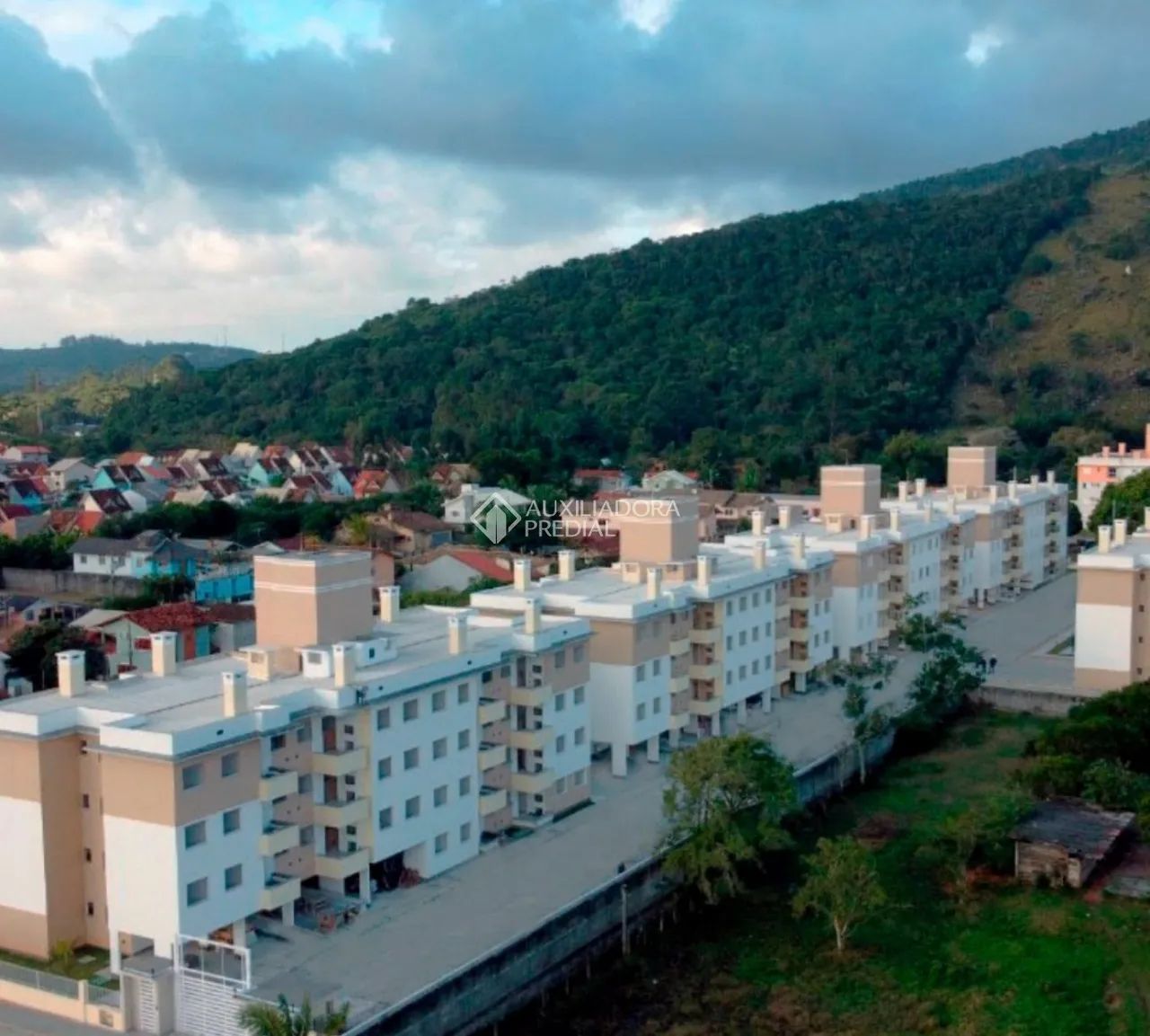 Apartamento mobiliado de 2 dormitórios com sacada e churrasqueira em Vargem Grande - Foto 3