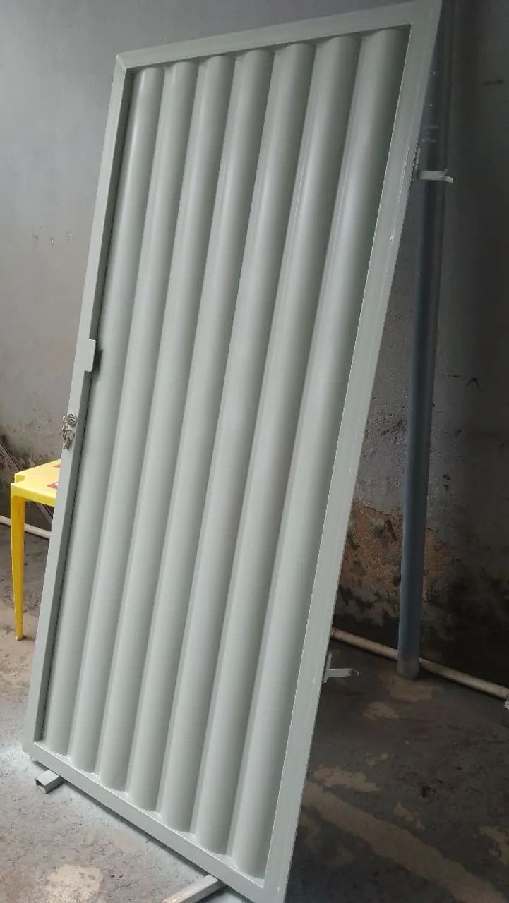 Portões social e de garagem