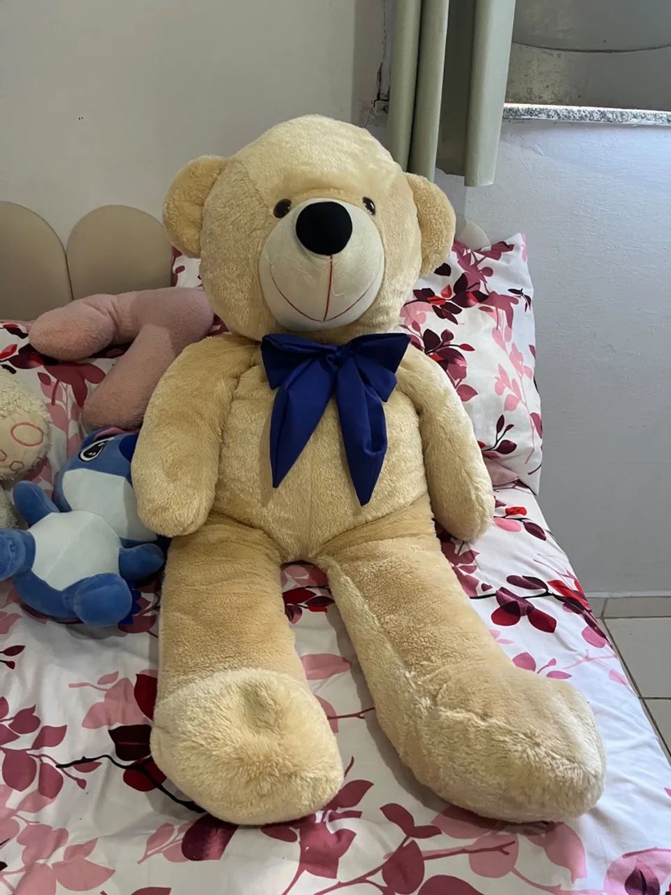 Urso de Pelúcia Grande com Laço Azul