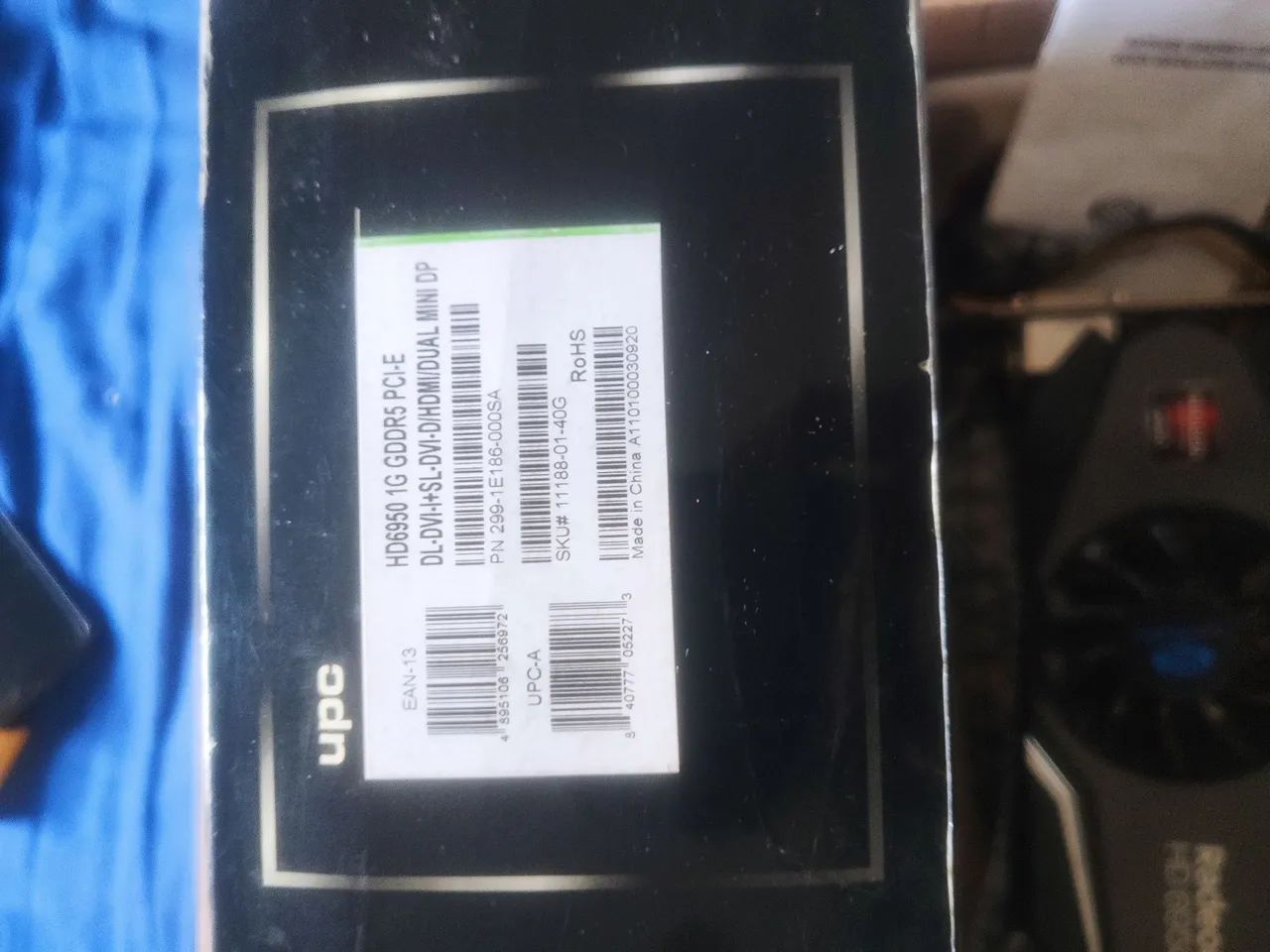 Placa de vídeo hd 6950 Saphire com caixa e manual e cabos - Foto 3