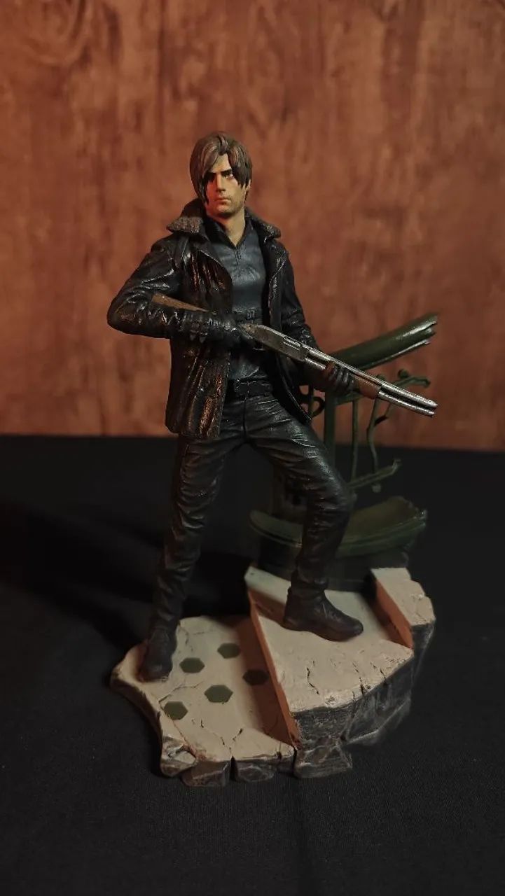 Figure Leon Kennedy RE9 1:12