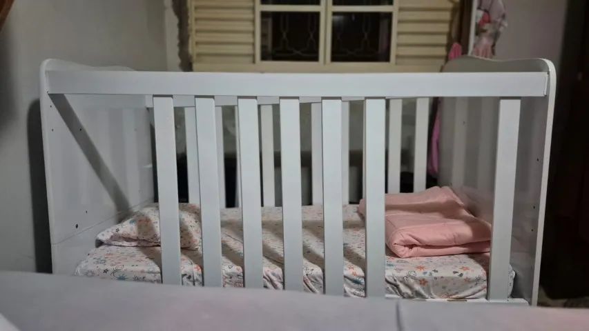 BERÇO COM COLCHÃO COM CAPA IMPERMEAVEL.. - Foto 2