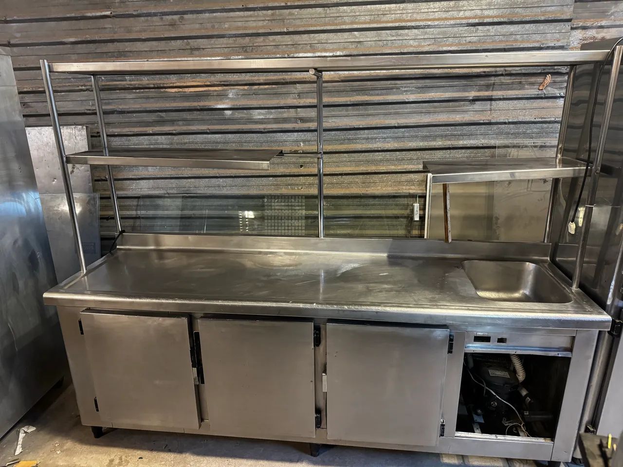 Bancada refrigerada com pia em aço inox 2,5 M 