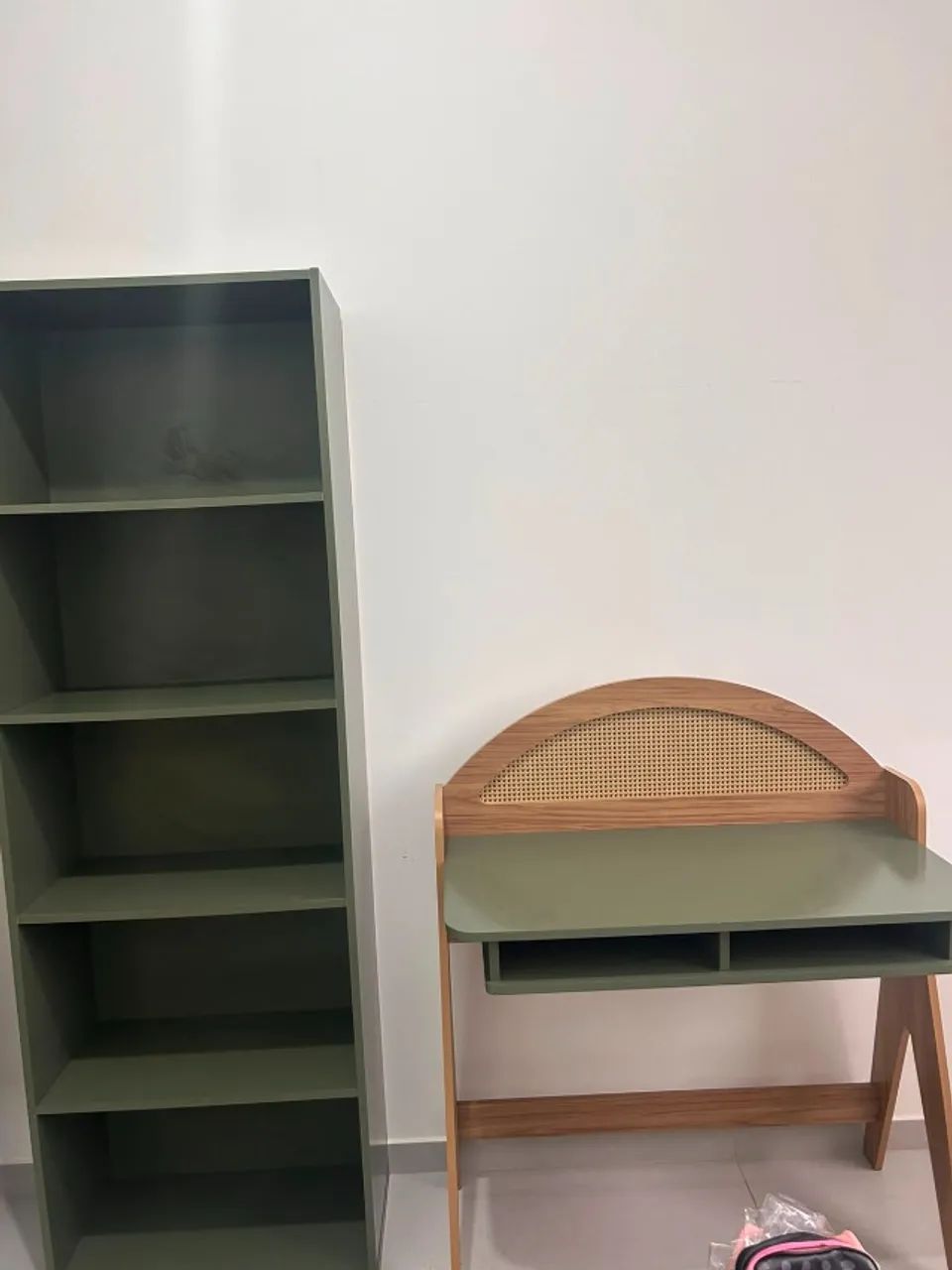  Kit 2 Peças com Escrivaninha Juli e Estante