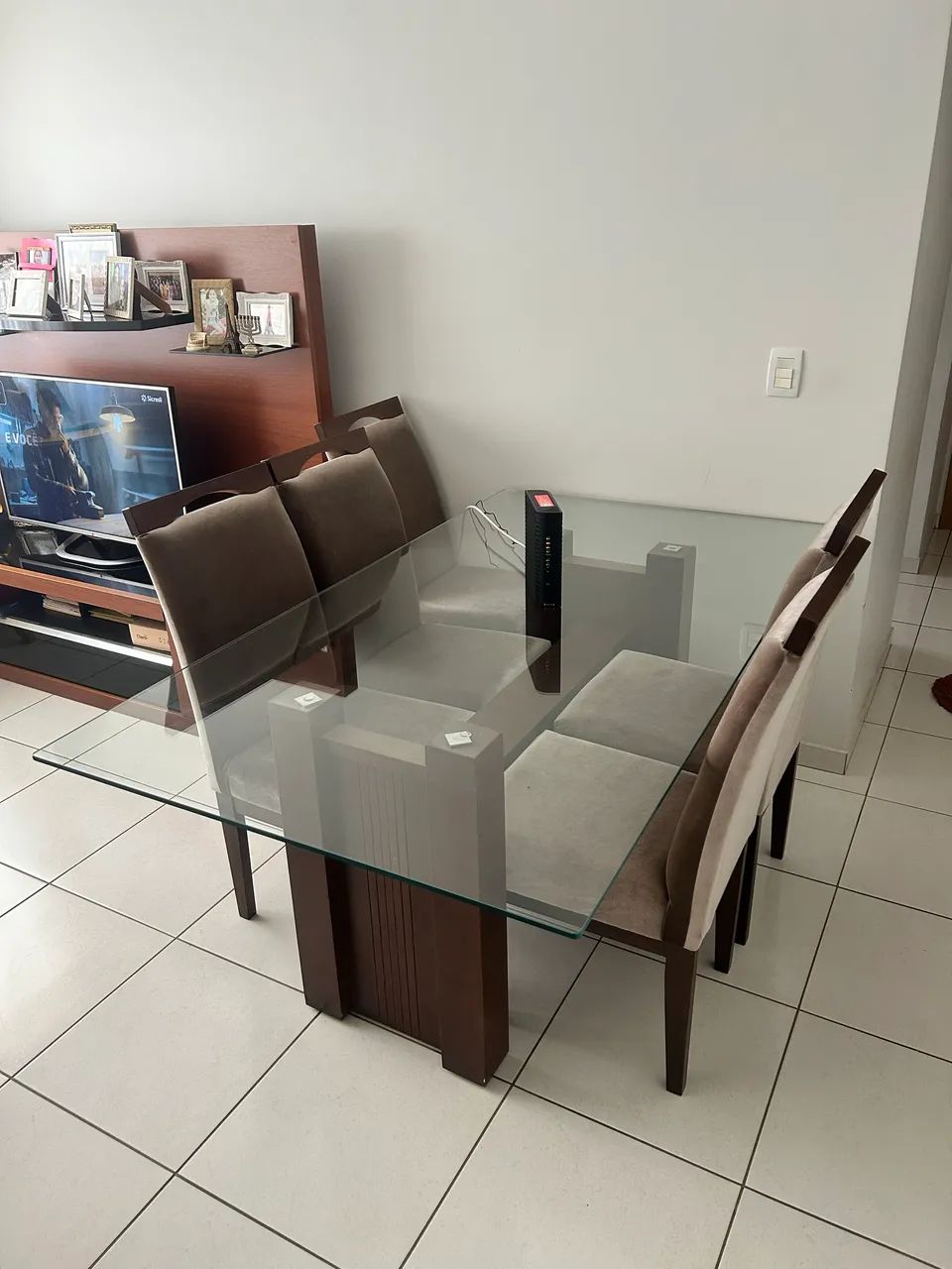 Mesa com tampo de vidro - 6 lugares  - Foto 2